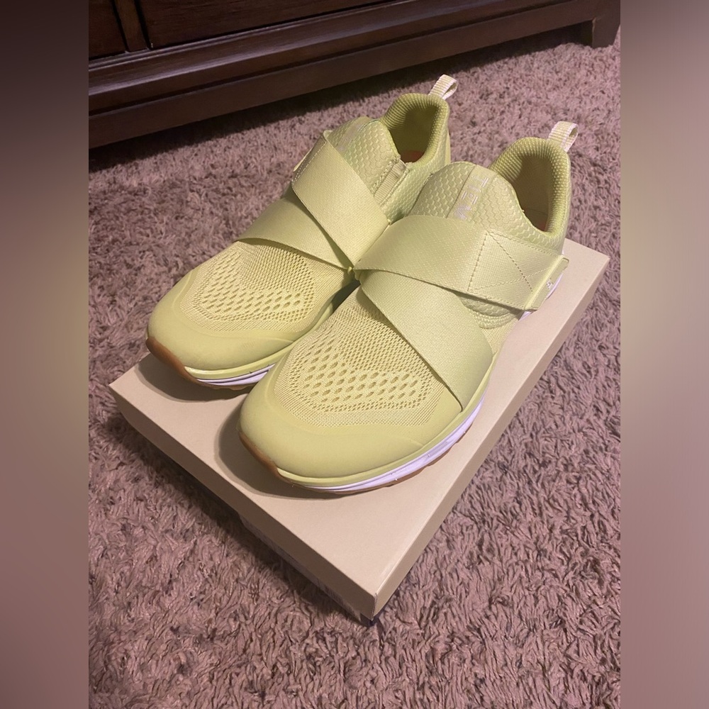 Size 8.5 Tiem Cycling Shoes